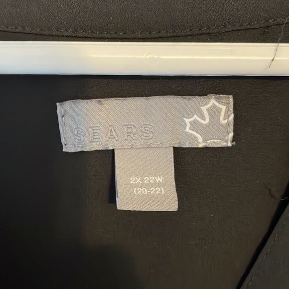 🛍️ 2/$20 Black long sleeve blouse - Picture 3 of 4